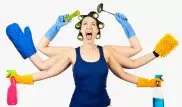 Супермама превратила уборку по дому в фитнес-тренировку