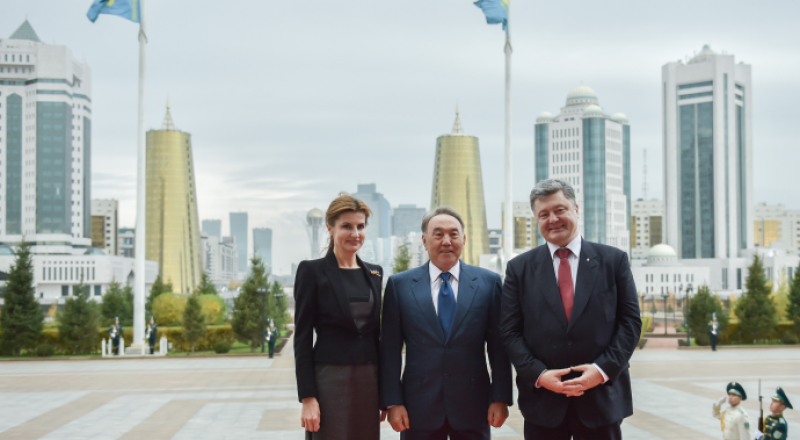 Нурсултан Назарбаев и Петр Порошенко с супругой Мариной Порошенко. Фото: Официальное интернет-представительство Президента Украины.