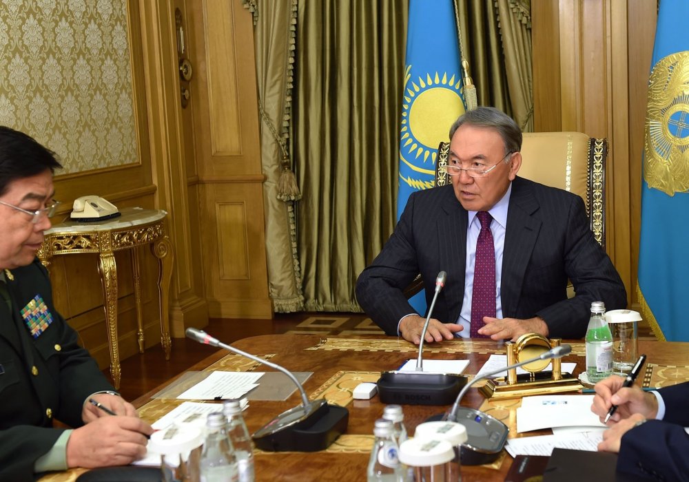 Президент Казахстана Нурсултан Назарбаев встретился с министром обороны Китайской Народной Республики Чан Ваньцюанем. Фото с сайта akorda.kz