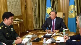 Назарбаев встретился с министром обороны КНР