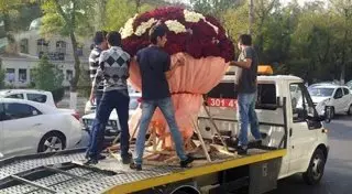 Житель Ташкента подарил возлюбленной букет из "миллиона роз"