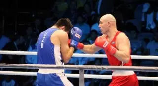 Елеусинов и Дычко вышли в финал чемпионата мира по боксу