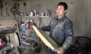 Мастер из Шахтинска продал деревянные мечи Нурсултану Назарбаеву