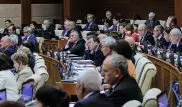 Пленарное заседание Мажилиса открылось минутой молчания