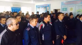 Полицейских публично осудили в Таразе за беспредел на дороге