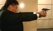 Аким Шымкента показал мастер-класс по стрельбе из пистолета
