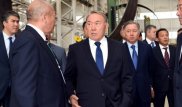 Назарбаев носит отечественный костюм за 45 тысяч тенге