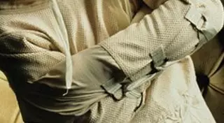 Директор психдиспансера Семея заставляла работать больных пациентов на даче