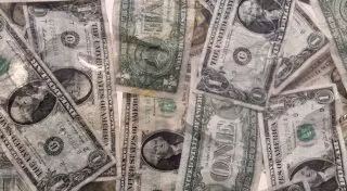 Договоры об аренде в долларах в РК нарушают "принципы разумности" - финансисты