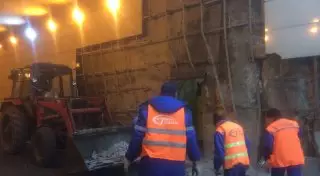 Пассажирский автобус врезался в стену тоннеля в Астане