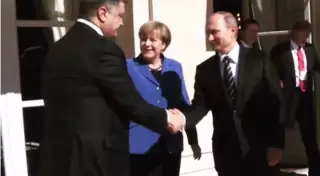 Украинский канал рассказал о запрете показывать рукопожатие Путина и Порошенко