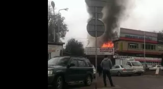 В Алматы загорелся популярный бар