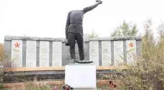 Вандалы обезглавили памятник Воину-освободителю в Костанайской области