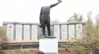 Полиция Костанайской области ищет разгромивших мемориал ВОВ вандалов