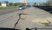 4-метровая яма образовалась в результате обвала асфальта на улице Саина в Алматы