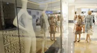 Владельцы ТРЦ должны обосновать привязку цены аренды к курсу доллара - мажилисмен