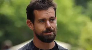 Глава Twitter отдал треть своих акций сотрудникам компании