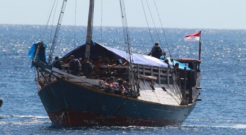 Лодка с беженцами. Фото с сайта www.dailytelegraph.com.au.