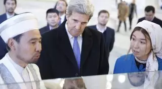 Джон Керри сделал подарок столичной мечети Хазрет Султан