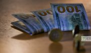Доллар за сутки подорожал на 4 тенге