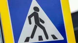 Дорожные знаки предложили сделать более яркими в Казахстане