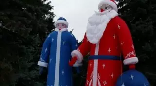 Покупку надувных Деда Мороза и Снегурочки за миллион тенге объяснили в Экибастузе