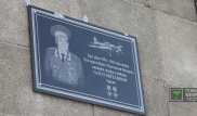 Мемориальную доску памяти Талгата Бегельдинова установили в Алматы