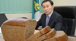 Мамытбеков объяснил слова про нарезанный хлеб