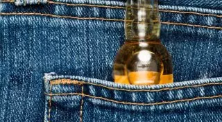 Казахстанцам запретят проносить алкоголь на массовые мероприятия