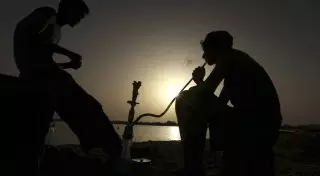 Депутаты требуют законодательно запретить курение кальяна в Казахстане