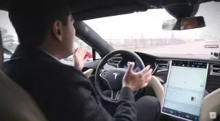 Автомобиль Tesla впервые проехал на автопилоте по Алматы