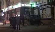 Автомобиль залетел в аптеку в центре Караганды