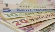 Кыргызстан продал более 14 миллионов долларов для поддержки своей валюты