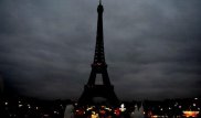 Здания по всему миру окрашены в цвета флага Франции