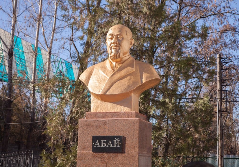 Памятник Абаю