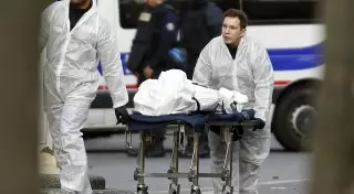 Тела 103 погибших в Париже опознаны - премьер Франции