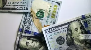 Курс доллара в начале недели превысил 308 тенге
