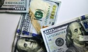 Курс доллара в начале недели превысил 308 тенге