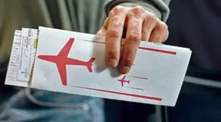 Взятки авиабилетами брал инспектор миграционной полиции в Мангистау