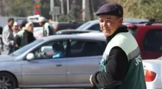 Незаконные парковки в Алматы обещают ликвидировать к весне