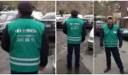 В Алматы парковщики начали бесплатно помогать автовладельцам