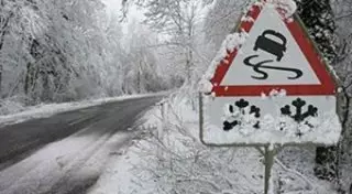 Из-за гололеда на трассах Акмолинской области ограничили движение