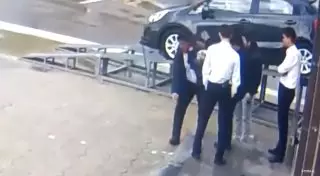 Драка у бинго-клуба в Актау попала на видео