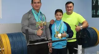 13-летний парень из Атырау установил три мировых рекорда