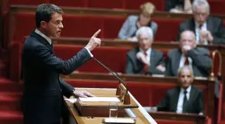 Европа больше не может принимать беженцев - премьер Франции