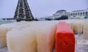 Морозной погоды не хватает строителям ледового городка в Астане