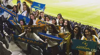 Как самые красивые девушки Казахстана смотрели матч "Астана" - "Бенфика"