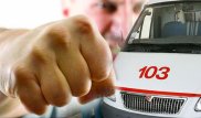 В Алматы избили двух врачей "скорой помощи"
