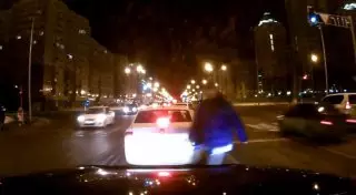 Полиция ищет героя видео с разборкой двух водителей внедорожников в Астане