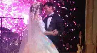 Бауыржан Исламхан спел "Белую розу" на своей свадьбе